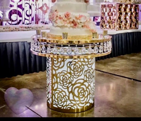 Gold & White Cake Table